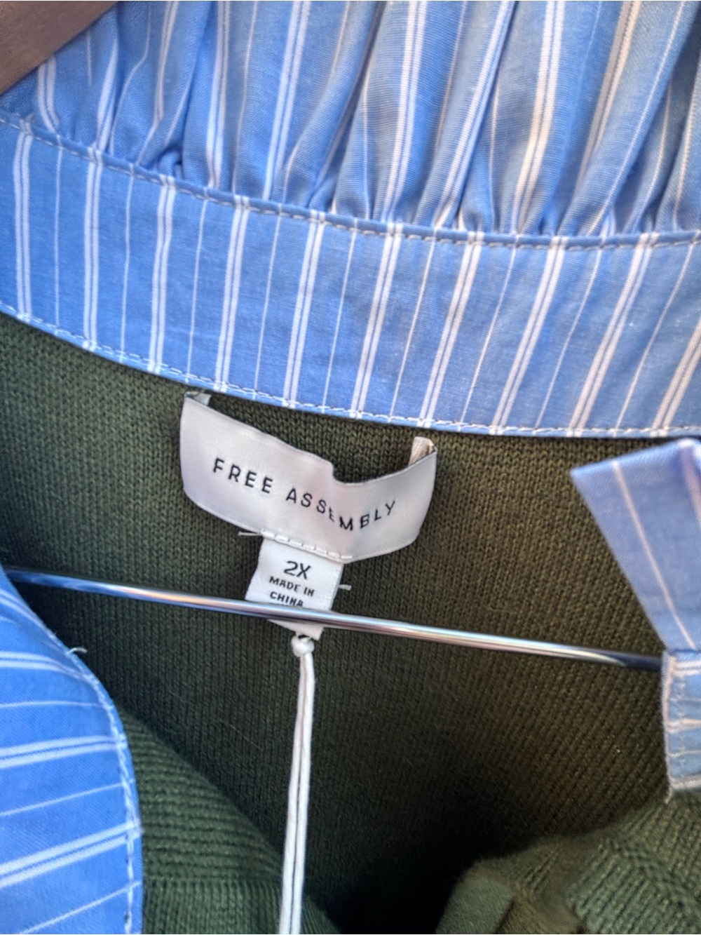 ๐NWT๐ Olive Green Cardigan with Blue Ruffle Collar and Gold Buttons - Picture 7 of 13